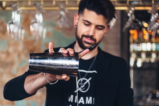 Daniel pappa vincitore del premio barista dell'anno secondo Italicus nel 2019 ci regala cinque ricette di coffee cocktail in esclusiva per vinhood
