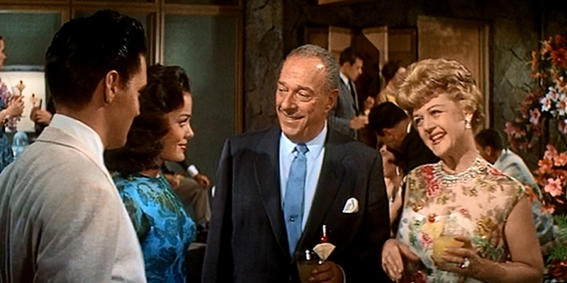 gruppo di persone si incontrano a una festa 