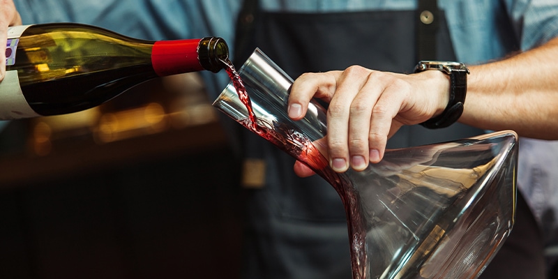 decanter e vino rosso